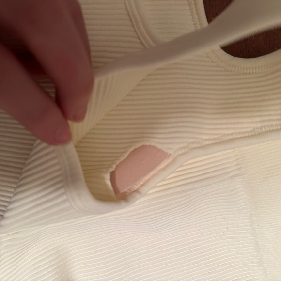 🛍️NWT QINSEN Women’s 2 Piece Cream Work Out Set - Picture 9 of 10